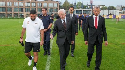 İstanbul Valisi Gül’den Eyüpspor’a ziyaret