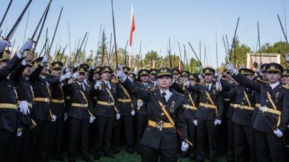 MSB'den teğmenlerin kılıçlı yemin törenine açıklama: 'Görüntülerle ilgili başlatılan süreç devam ediyor'