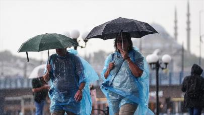 İstanbul'da gök gürültülü sağanak yağış başladı