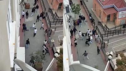 Beyoğlu'nda ortaokul öğrencileri tekmeli tokatlı kavgaya karıştı