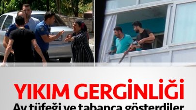 Beylikdüzü'nde yıkım gerginliği! Tüfek ve tabanca alıp balkona çıktılar