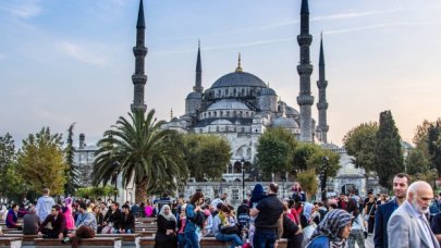 Milyonlarca turist İstanbul'u zirveye oynattı