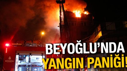 Beyoğlu'ndaki apartmanın çatı katında yangın