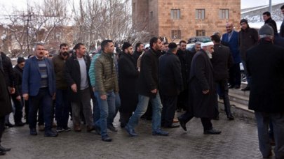 Nakşibendi Şeyhi Çevik’in taziyesine binlerce kişi akın ediyor