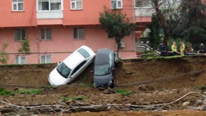 Kadıköy'de toprak kayması: 4 katlı bina boşaltıldı, otomobilleri ağaçlara bağladılar