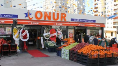 Onur Market büyüyor