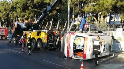 Bakırköy'de ambulans kaza yaptı