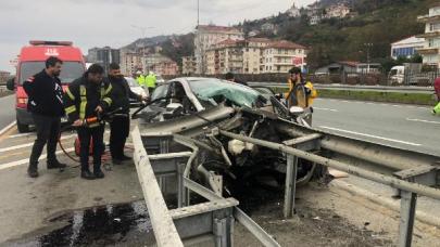 Otomobil bariyere saplandı; emekli öğretmen öldü, 1 yaralı