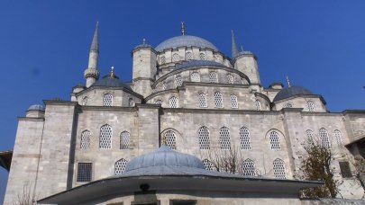 Yeni Camii'ye akın!