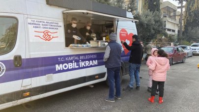 Kartal Belediyesi'nden deprem bölgesinde 3 öğün yemek ikramı