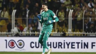 Fenerbahçe, Altay Bayındır'ın sözleşmesini 4 yıl uzattı