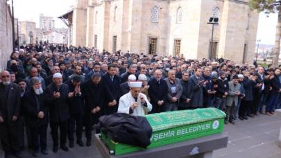 Tedavisi gördüğü hastanede hayatını kaybeden SP İl Başkanı toprağa verildi