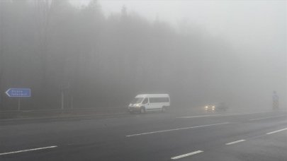 Bolu Dağı'nda sağanak ve sis, görüş mesafesini 20 metreye düşürdü