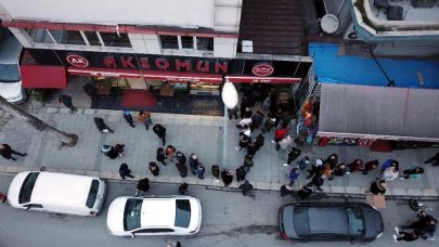 İstanbul'da Ramazan'ın ilk günü pide kuyruğu havadan görüntülendi