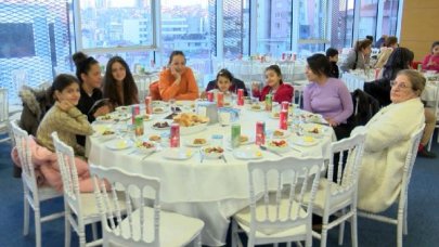 Depremzedeler Kağıthane’deki iftar programında bir araya geldi