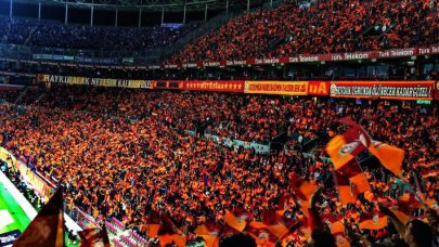 Galatasaray tribünleri için yeni beste