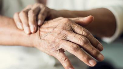 Parkinson hastalarına "egzersiz ve dengeli beslenme" önerisi