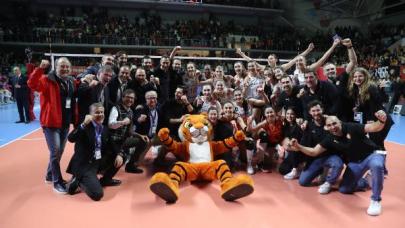 Eczacıbaşı finalde! Voleybolda Türk finali geliyor!