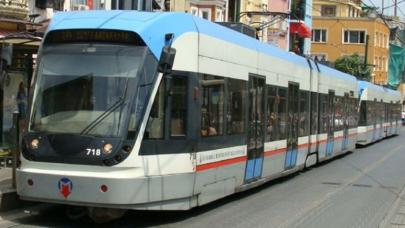 İstanbul'da tramvay raydan çıktı!