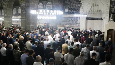 Diyarbakır’da tarihi Ulu Cami doldu taştı