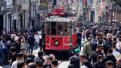 İstiklal Caddesi'nde bayram yoğunluğu yaşanıyor