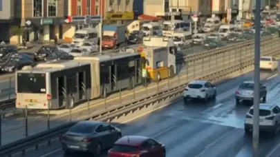 İstanbul Avcılar'da 12 saat arayla iki metrobüs yangını: Dumanlar bir anda yükselmeye başladı