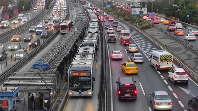 Okullar açıldı! İstanbul'da trafik yoğunluğu ne durumda?