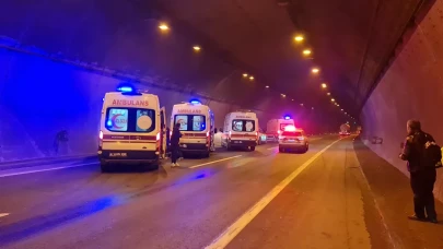 Kocaeli TEM’de tünelde zincirleme kaza! İstanbul yönü trafiğe kapandı!