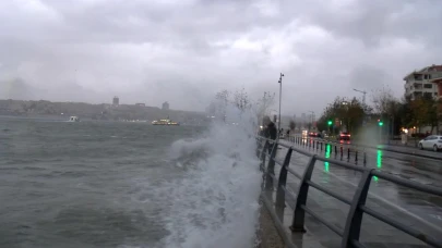 İstanbul'da şiddetli lodos ve sağanak yağış, hayatı felç etti!