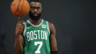 Jaylen Brown Kimdir? NBA’in Yenilikçi Yıldızı Hakkında Merak Edilenler