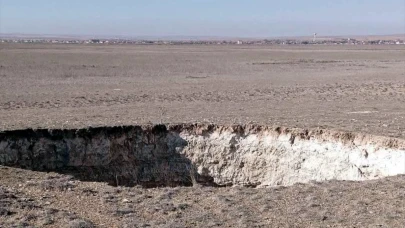 Konya'da 13 Metre Derinliğinde 15 Metre Çapında Obruk Oluştu!