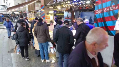 Bir Karadeniz Klasiği: Trabzon Yılbaşında Hamsi ve İstavrit’le Sofralarını Donatıyor!