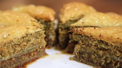 Gelinim Mutfakta Baklava Kek Nasıl Yapılır? Malzemeleri Neler?