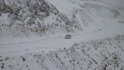 Kar Esareti Sürüyor: Van, Bitlis ve Muş’ta Yüzlerce Yerleşim Yolu Kapandı!