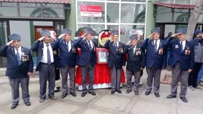 Kıbrıs Gazisi Mehmet Yasatekin, Türk Bayrağına Sarılı Tabutuyla Son Yolculuğuna Uğurlandı!