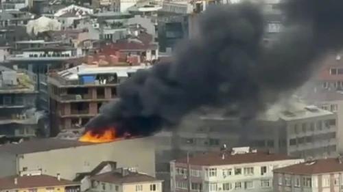 Şişli’de Yıkım Sırasında Yangın! İşçiler Mahsur Kaldı, İtfaiye ve Kurtarma Ekipleri Olay Yerinde!