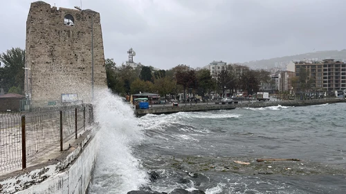 Sinop'ta Kuvvetli Fırtına! Valilik Uyarılarda Bulundu...