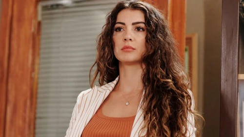 Burcu Özberk Boyu, Kilosu Kaç, Estetikli mi, Kaç Yaşında?