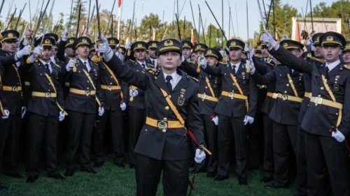 Kara Harp Okulu’ndaki Kılıçlı Yemin Krizi: Disiplin Kuruluna Sevk Edilen 5 Teğmenin Savunmaları Bugün Başladı!