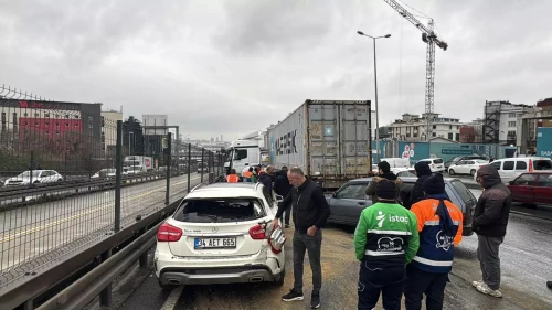 Beylikdüzü’nde Tır Makasladı! Zincirleme Kazaya Yol Açtı! Trafik Felç Oldu