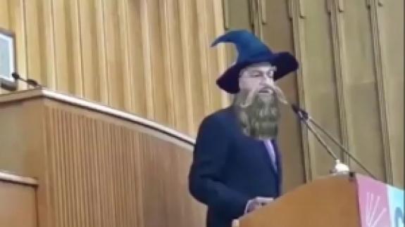 Kılıçdaroğlu Gandalf kostümüyle konuştu!