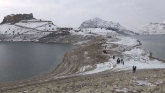 Su Çekilince, 2 Bin 800 Yıllık Kaleye 30 Yıl Sonra Yürüyerek Gidebildiler