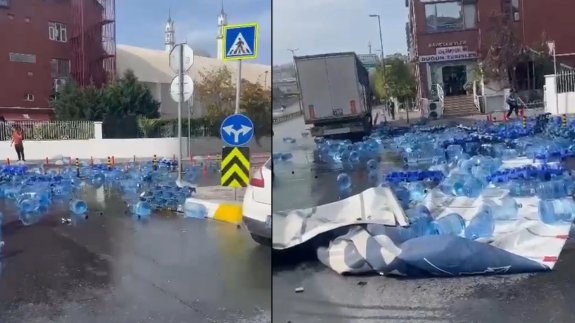 TIR'ın dorsesi açıldı; bir anda yola dağıldı! İki kişi altında kalmaktan son anda kurtuldu