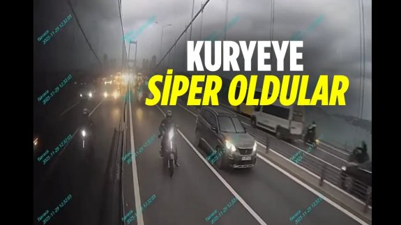 Rüzgarda köprüde savrulan motosikletli kuryeye araçlar siper oldu!