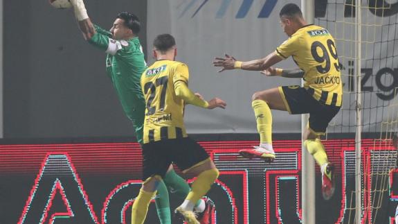 İstanbulspor-Trabzonspor maçı fotoğrafları