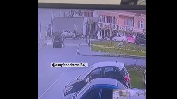 Yaya geçidinde feci kaza! Havaya fırlayıp yere çakıldı…