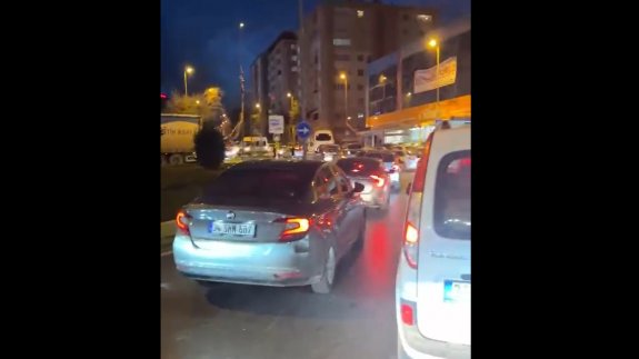 Esenyurt’ta trafik çilesi! Sürücüleri canından bezdiren kavşak…