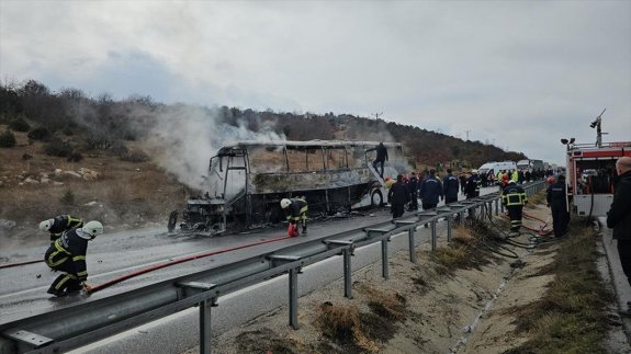 Yolcu otobüsü faciası: Ölü ve yaralılar var