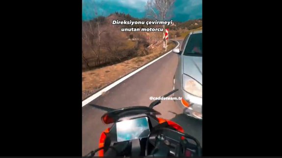 Direksiyonu kırmayı unutan motorcu dereye uçtu!