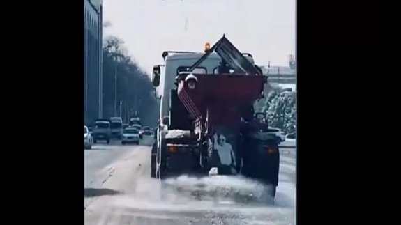 Rusya’da yol tuzlama aracına Nusret'in resmini astılar!